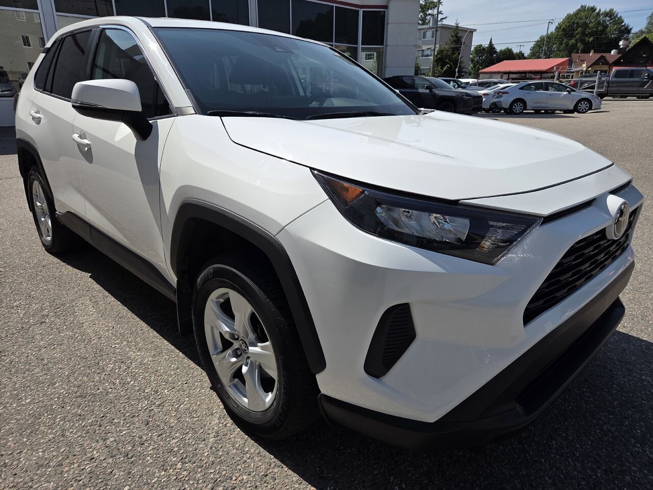 Toyota RAV4 2023 Blanc Mont-Laurier - photo #2