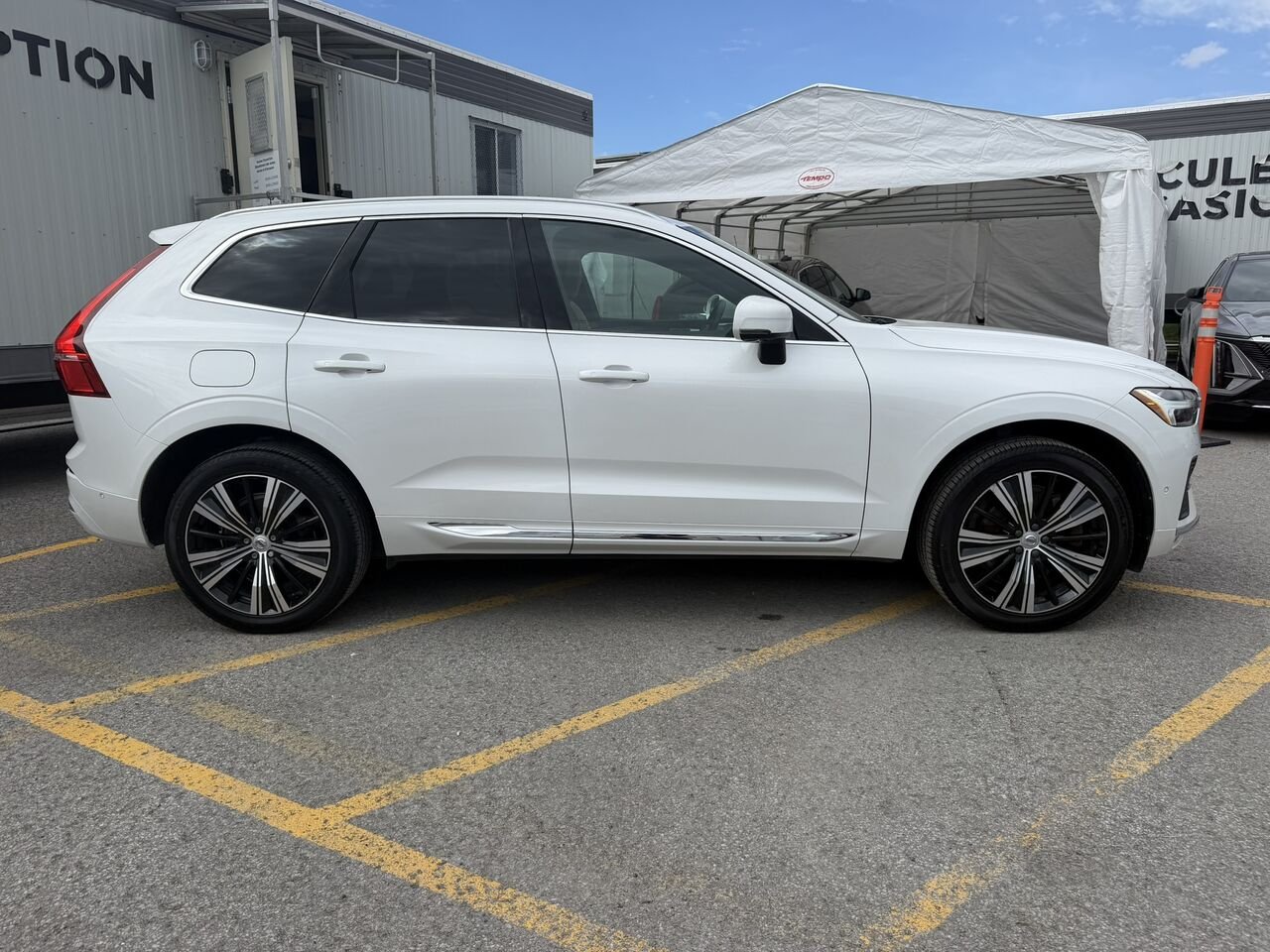 2023 Volvo XC60 B6 Ultimate AWD White Laval - photo #7