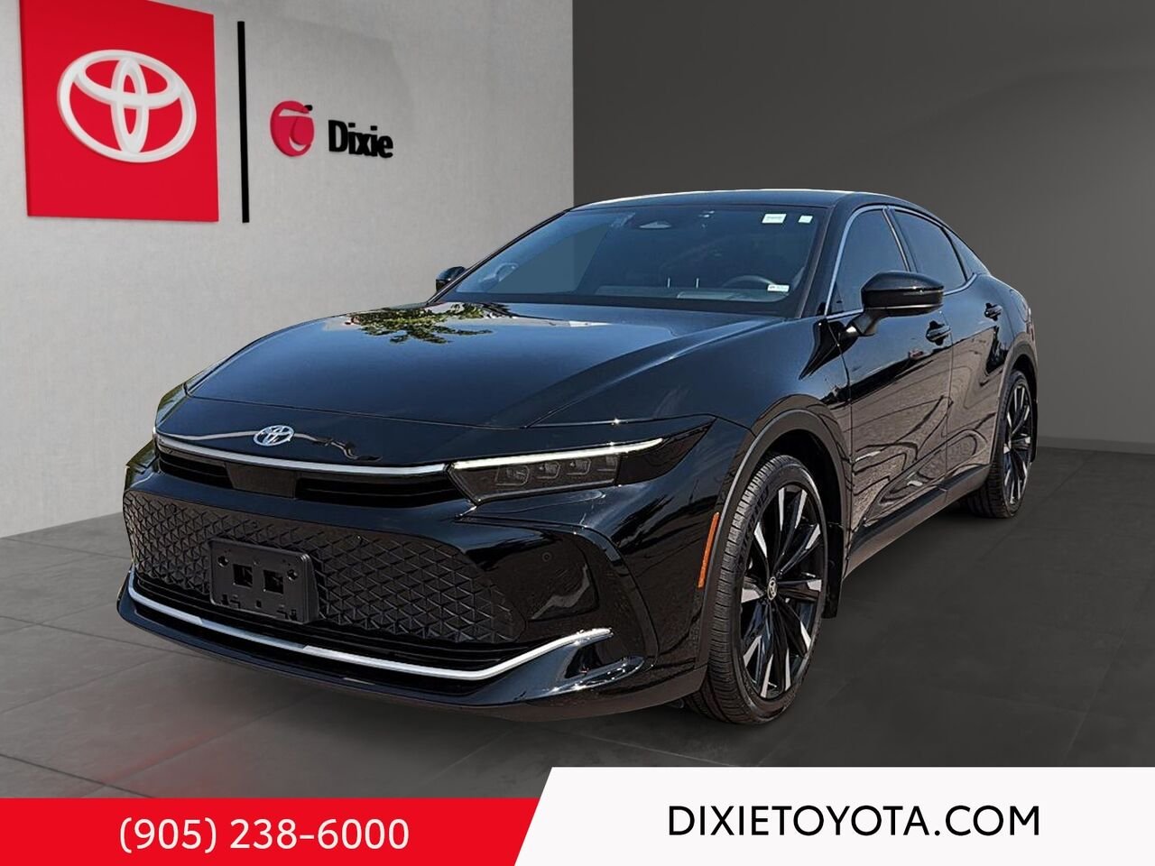 2026 Toyota Crown HYBRID PLATNIUM AWD / CLEAN CARFAX / HEATED AND VENTILATED SEATS / ALLOY WHEELS / CARPLAY AND ANDROID AUTO Mississauga - photo #0