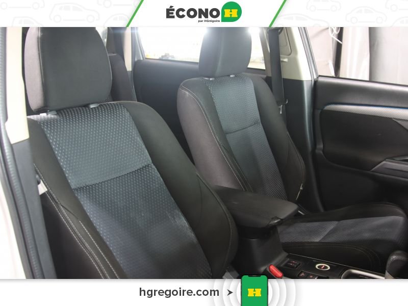 Mitsubishi Outlander 821724 | SE A/C TOIT GR ELECT MAGS 7 PASSAGERS 2017 Blanc Laval - photo #24