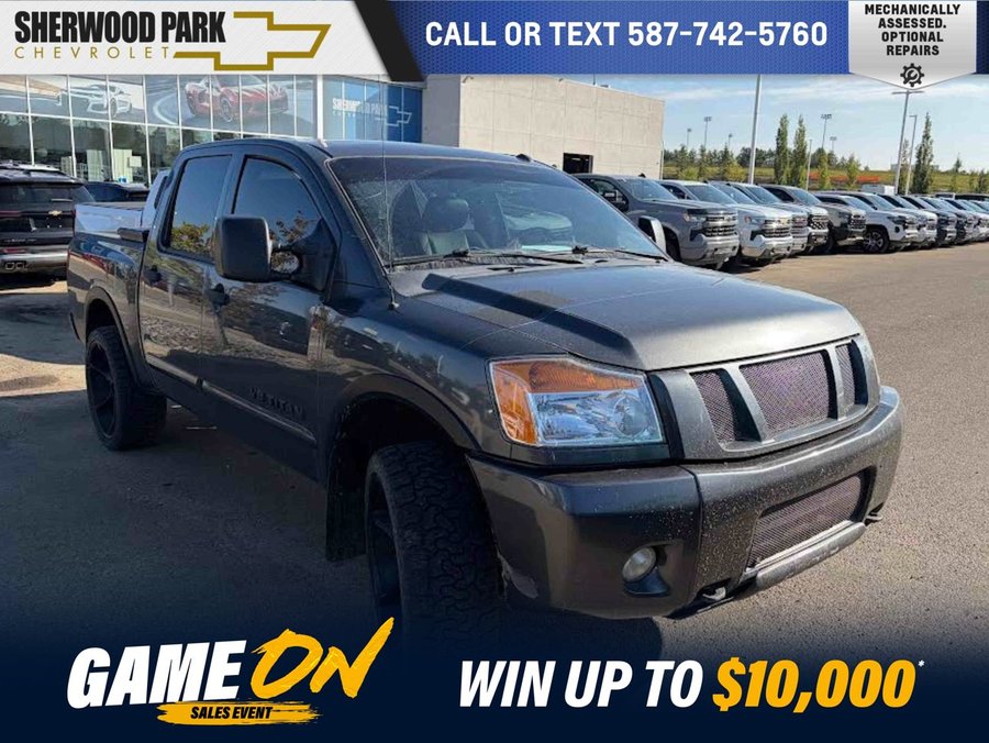 2011 Nissan Titan PRO-4X 5.6L | Sunroof Grey