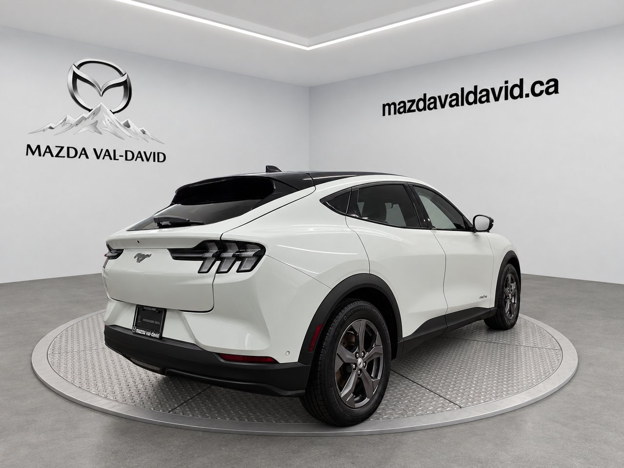 Ford Mustang Mach-E Sélect 2023 Blanc Val-David - photo #5