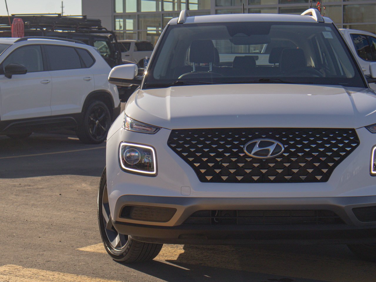 2024 Hyundai Venue Ultimate IVT w/Black Interior White Sherwood Park - photo #4