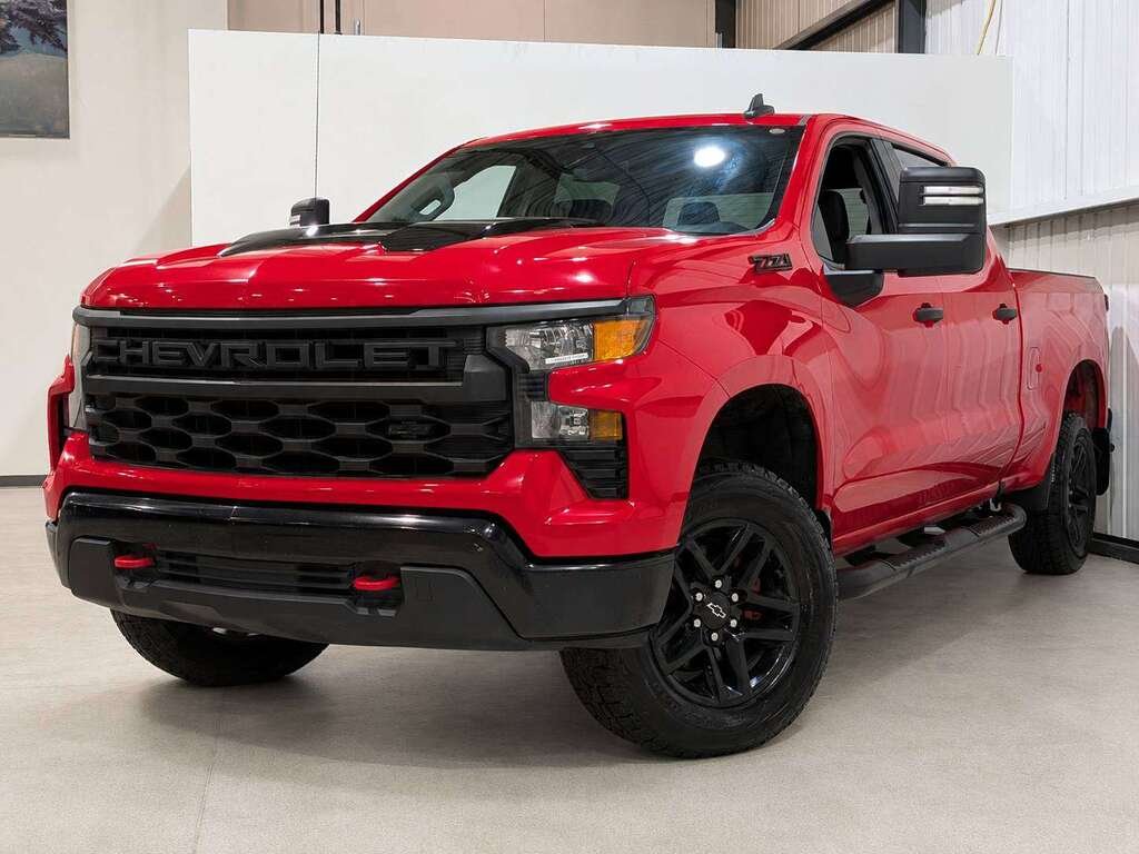 Chevrolet Silverado 1500 4WD Crew Cab 157" Custom Trail Boss 2023 Rouge Val-David - photo #0