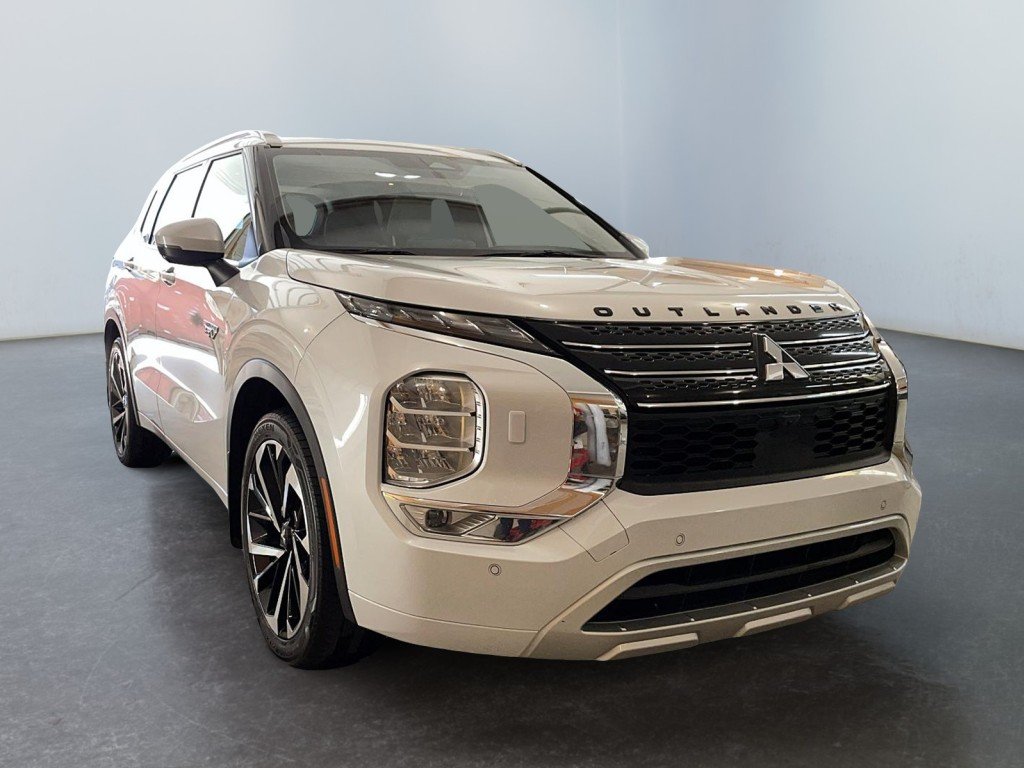 Mitsubishi OUTLANDER 2023 Blanc Mont-Laurier - photo #0