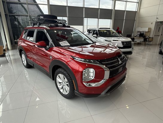 2026 MITSUBISHI Outlander SE Red Diamond