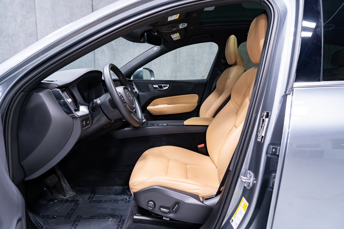 2020 Volvo XC60 T6 MOMENTUM PLUS Grey Montreal - photo #16