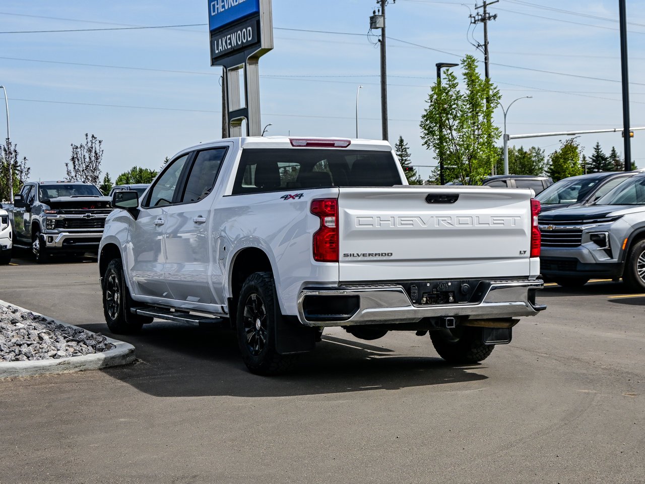 2024 Chevrolet Silverado 1500 4WD Crew Cab 147 LT White Sherwood Park - photo #10