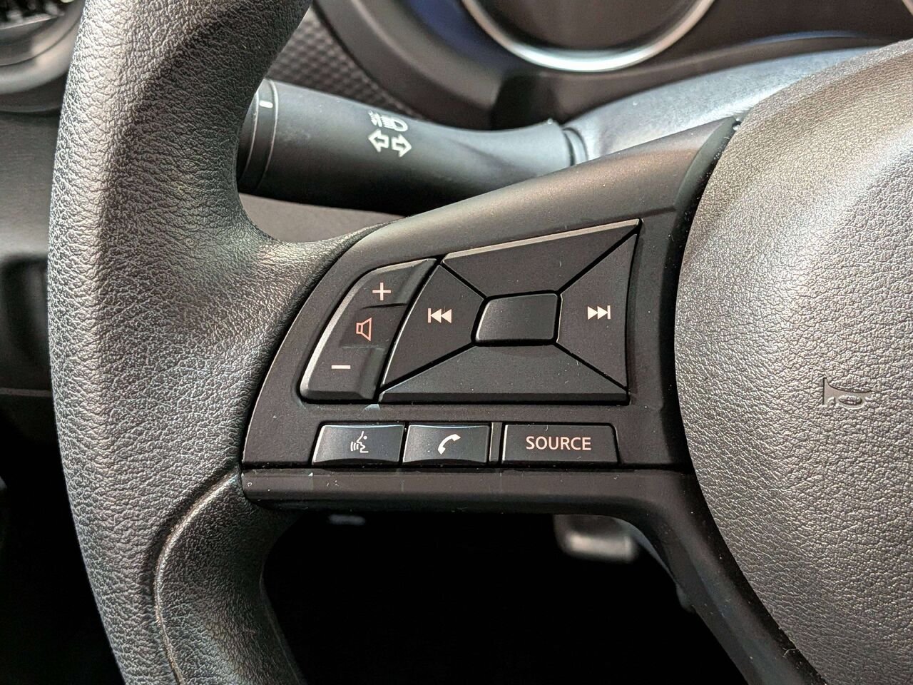 2024 Nissan Kicks S FWD White Val-David - photo #14