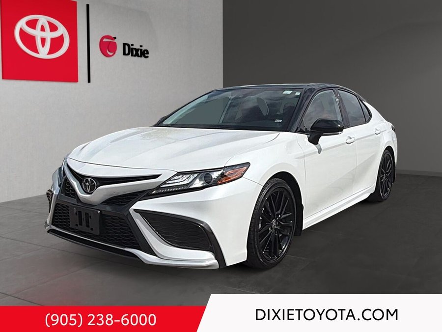 2022 Toyota Camry 2022 Wind Chill Pearl with Black Roof