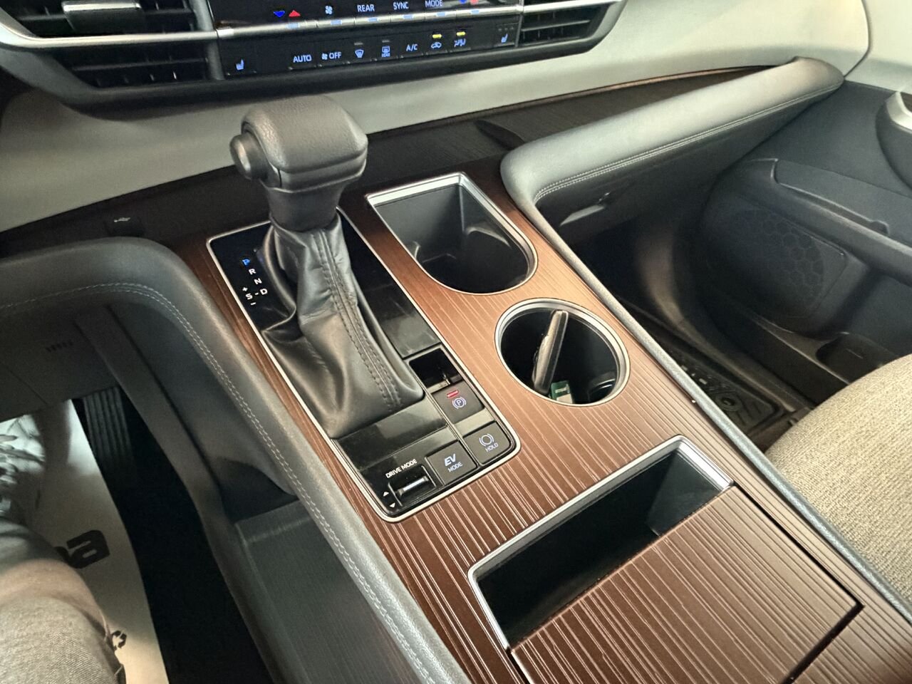 2022 Toyota Sienna Silver Notre-Dame-des-Prairies - photo #12