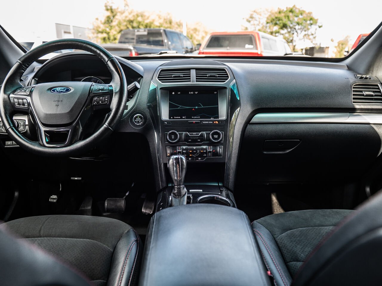 2019 Ford Explorer White Sainte-Julienne - photo #23
