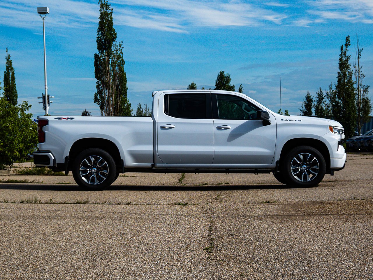 2024 Chevrolet Silverado 1500 4WD Crew Cab 147 RST White Sherwood Park - photo #13
