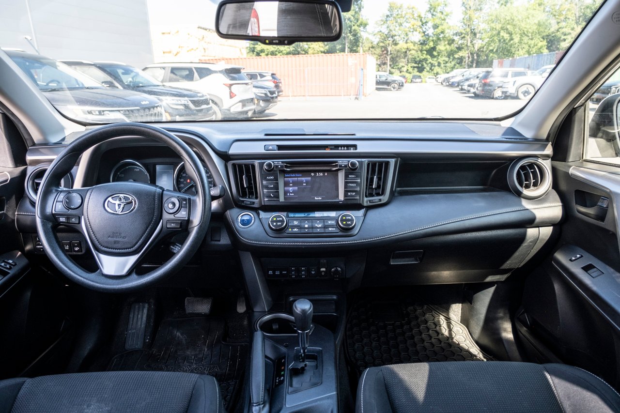2018 Toyota RAV4 Grey Gatineau - photo #23