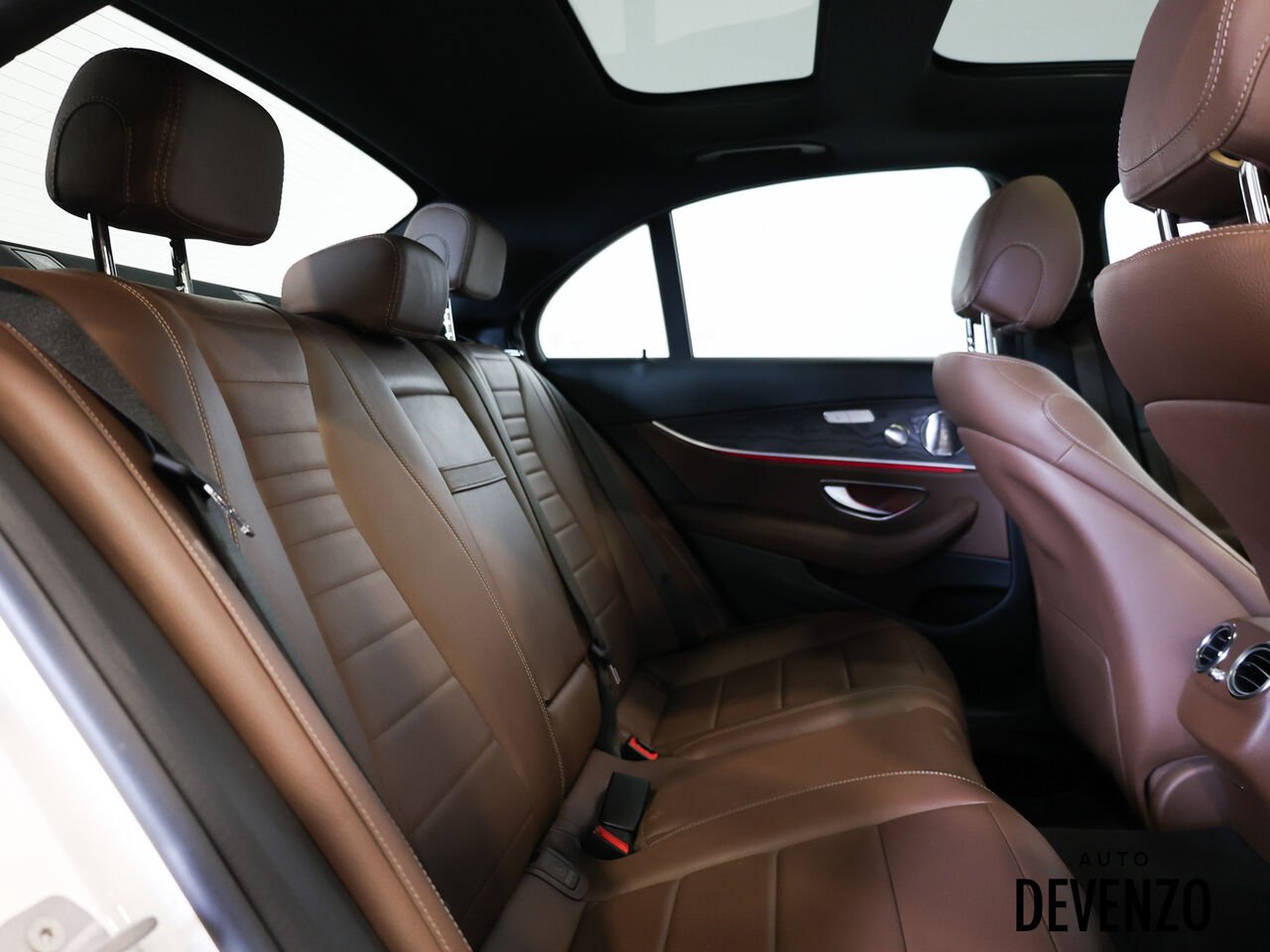2017 Mercedes-Benz Classe-E White Saint-Eustache - photo #9