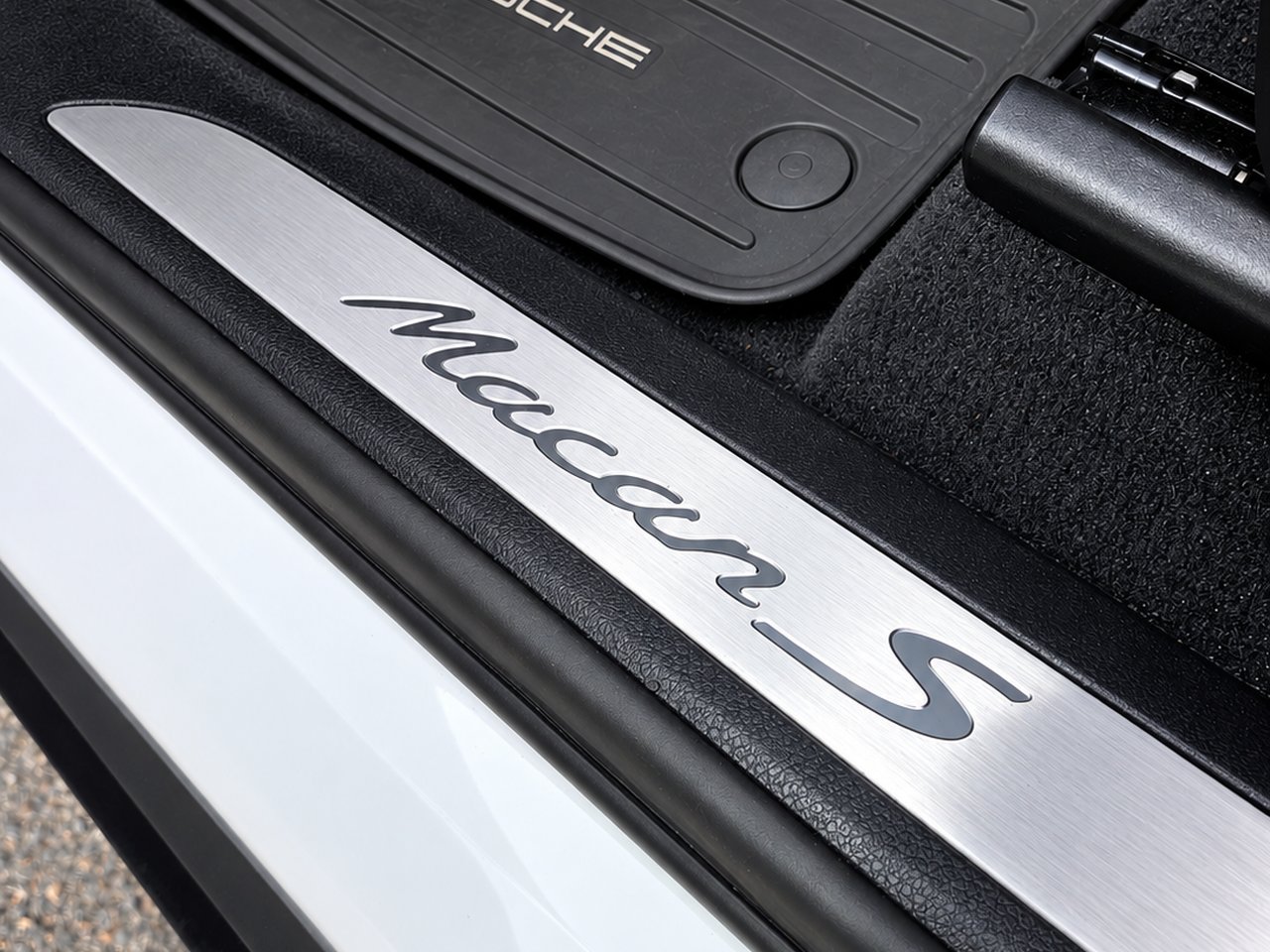 2019 Porsche Macan S White Granby - photo #18