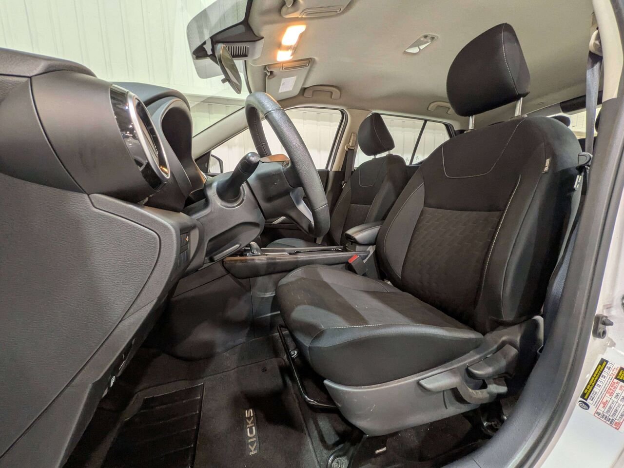 2024 Nissan Kicks SV FWD White Val-David - photo #1