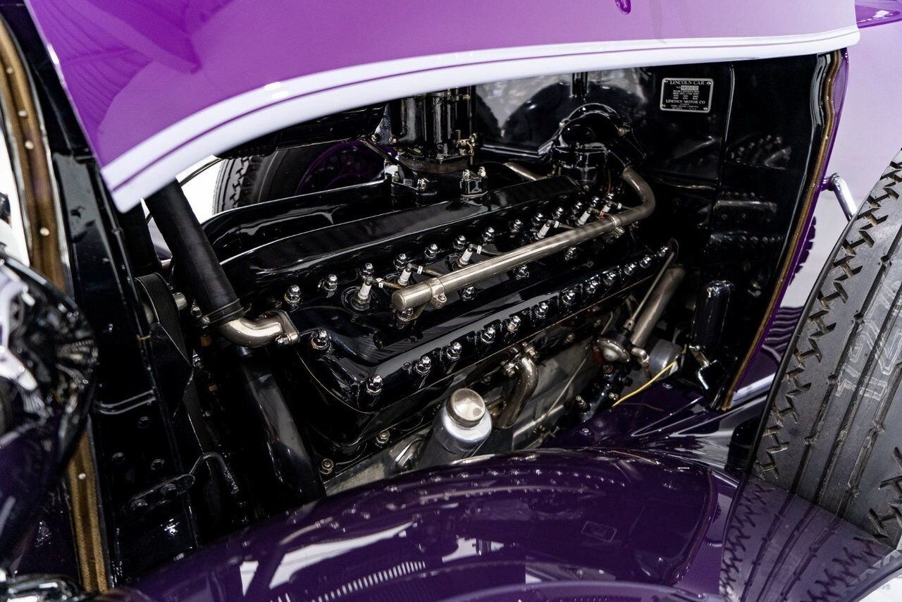 Lincoln KB Victoria Coupe One Of 18 Built, And The Only Known Surviving **PRICE IN USD** 1933 mauve Montréal - photo #14