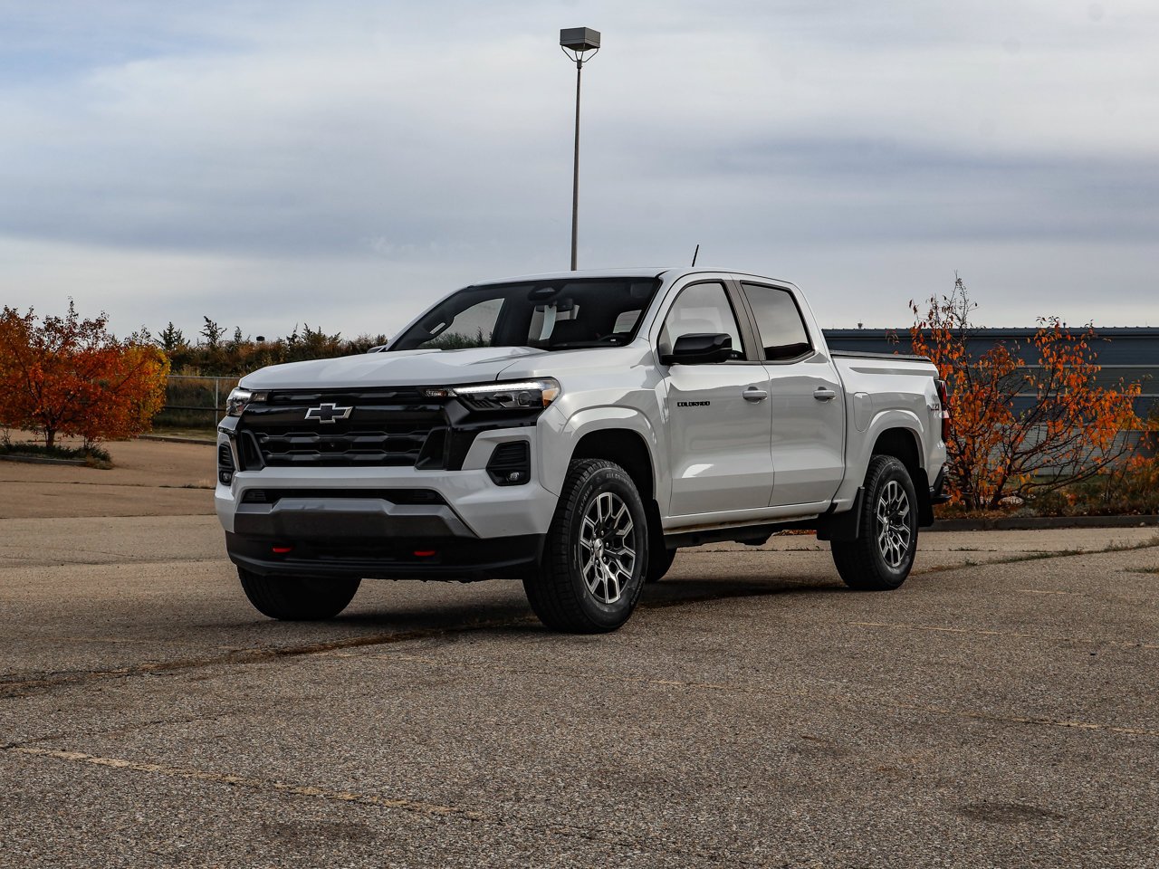 2024 Chevrolet Colorado 4WD Crew Cab Z71 White Sherwood Park - photo #3