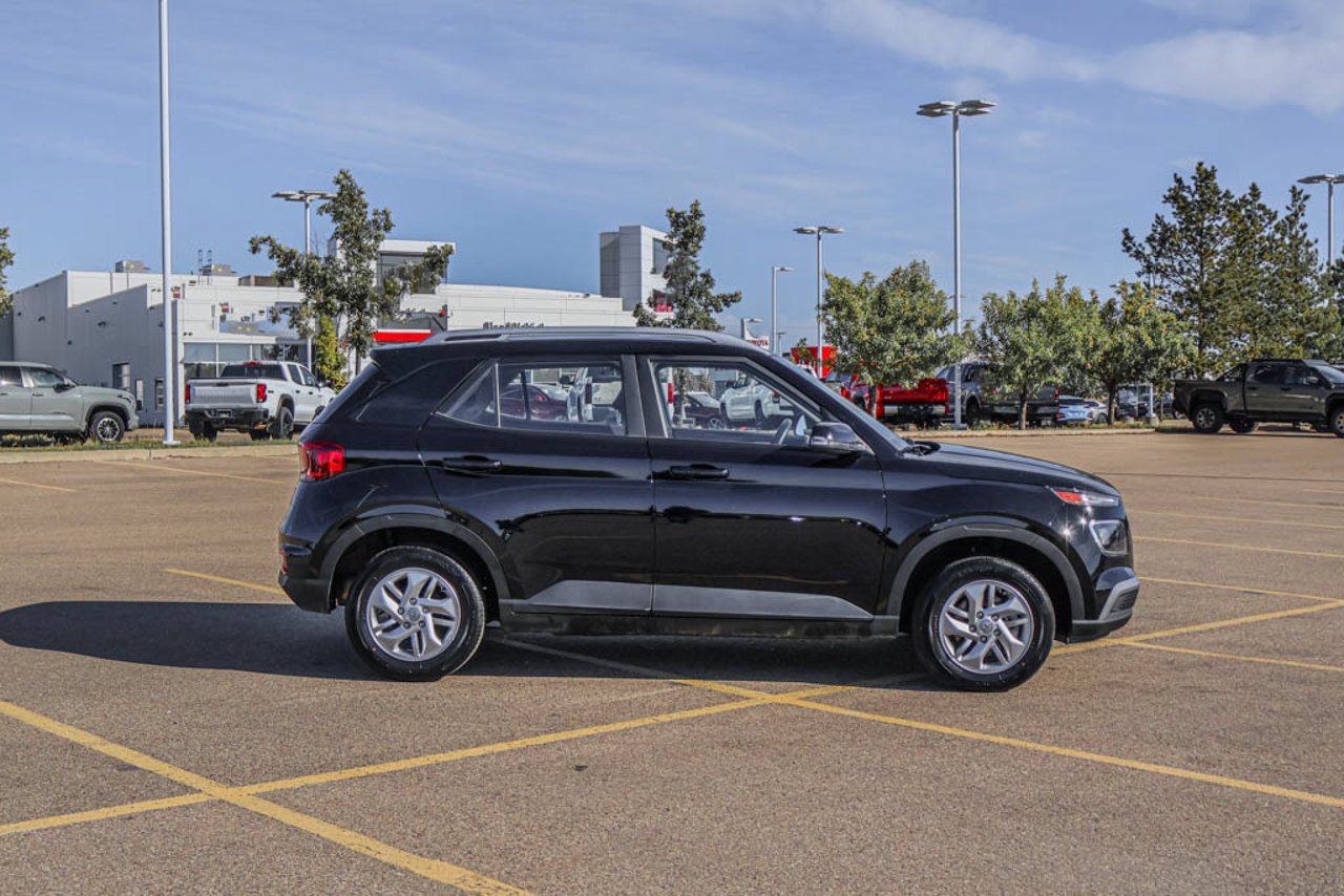 2026 Hyundai Venue Preferred IVT Black Sherwood Park - photo #9