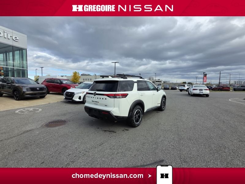 Nissan Pathfinder 2024 Blanc Laval - photo #10