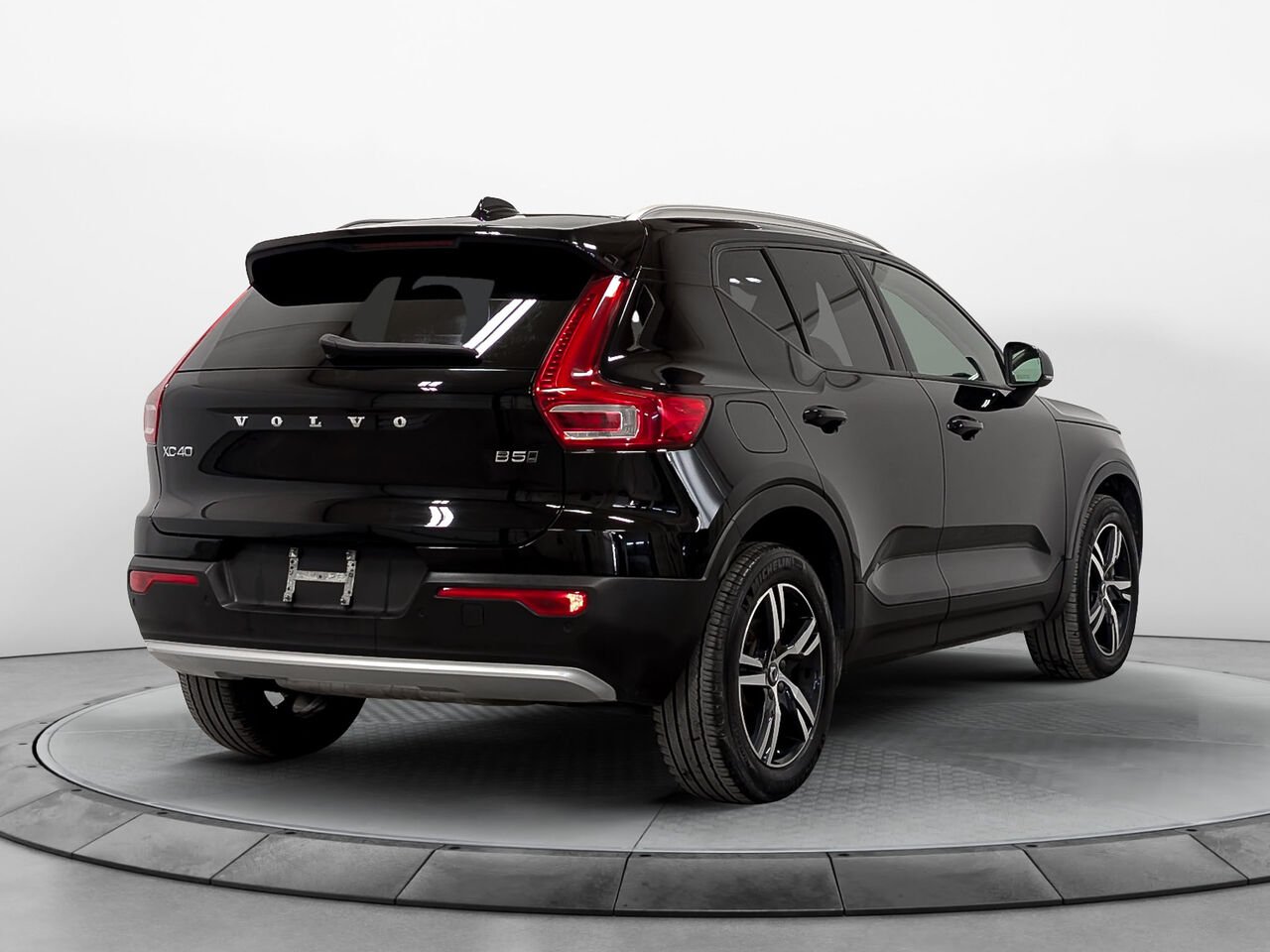 Volvo XC40 B5 Core AWD 2023 Noir Sherbrooke - photo #5