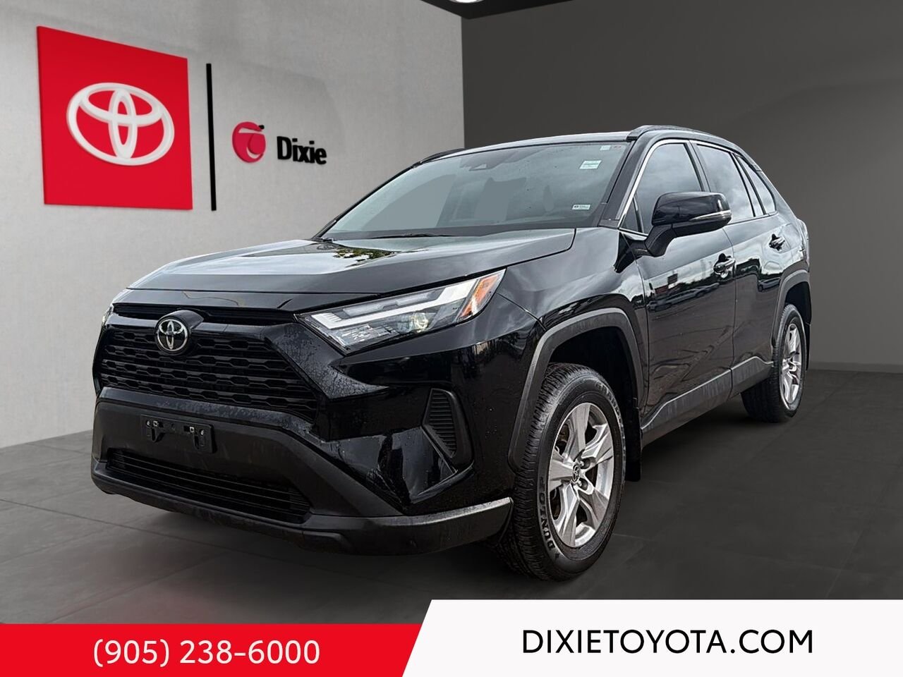 2025 Toyota RAV4 XLE AWD / CLEAN CARFAX / HEATED SEATS / MOONROOF / ALLOY WHEELS / CARPLAY AND ANDROID AUTO Black Mississauga - photo #0