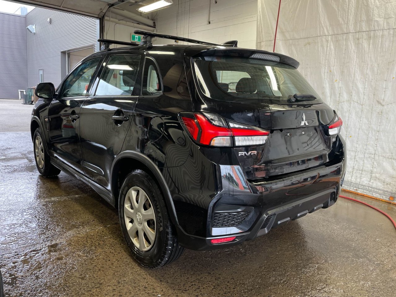 Mitsubishi RVR ES AWD *SIÈGES CHAUF* CARPLAY BLUETOOTH CAMERA USB 2023 Noir Saint-Jérôme - photo #4