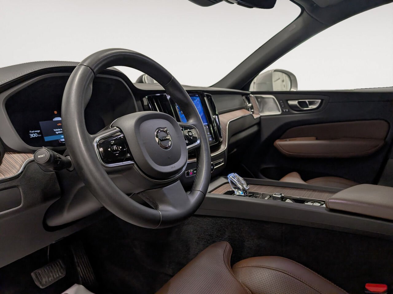 VOLVO XC60 Ultimate Bright Theme AWD Toit Pano Sièges Chauffants 2023 Gris Sherbrooke - photo #7