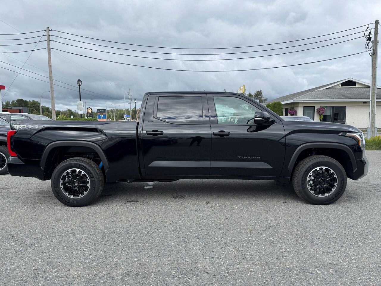 2026 Toyota Tundra SR5 CrewMax 4x4 caisse longue Black Val-d'Or - photo #1