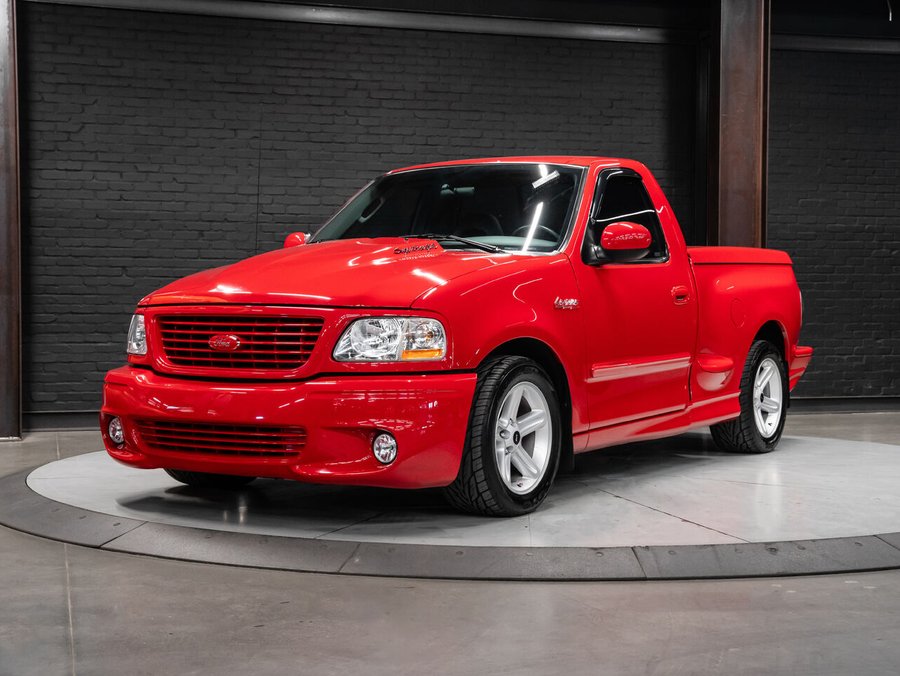 2004 Ford F-150 Lightning | Low Mileage | Paint Match Tonneau Cover | Remote Starter Red