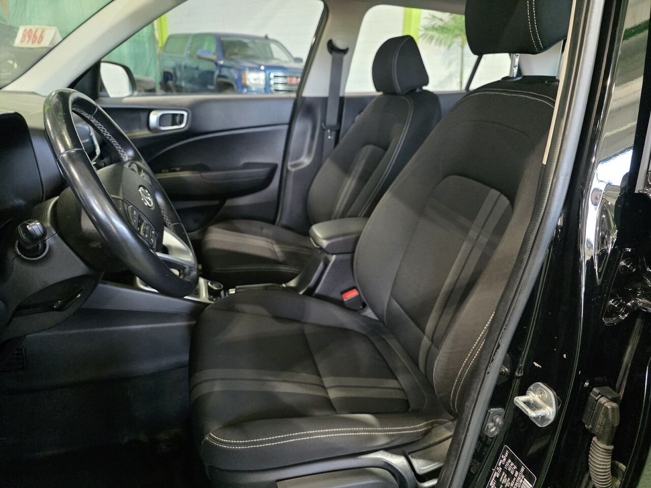 2022 Hyundai Venue Black  - photo #9