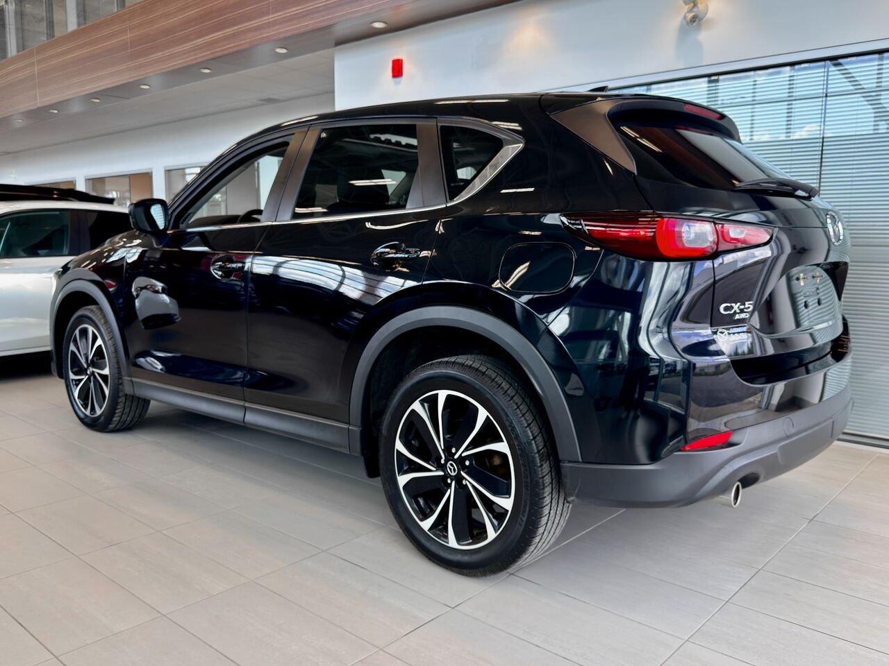 2022 Mazda CX-5 Black Notre-Dame-des-Prairies - photo #7