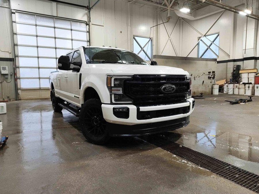 2022 Ford Super Duty F-350 Lariat Ultimate 618A 6.7L FX4 | Black Appearance Package White