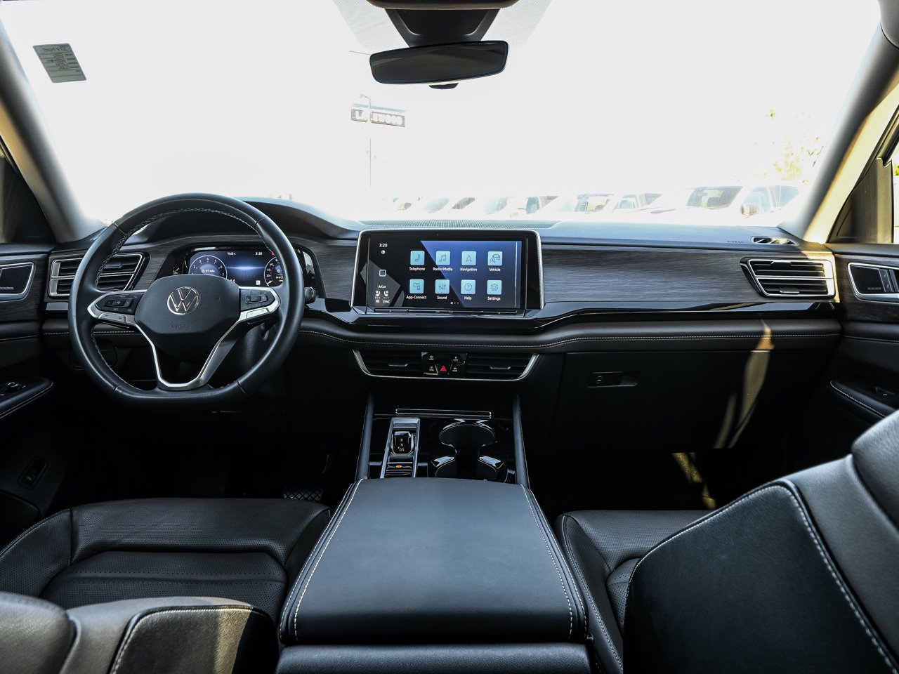 2024 Volkswagen Atlas Highline 2.0 TSI 4MOTION White Sherwood Park - photo #30