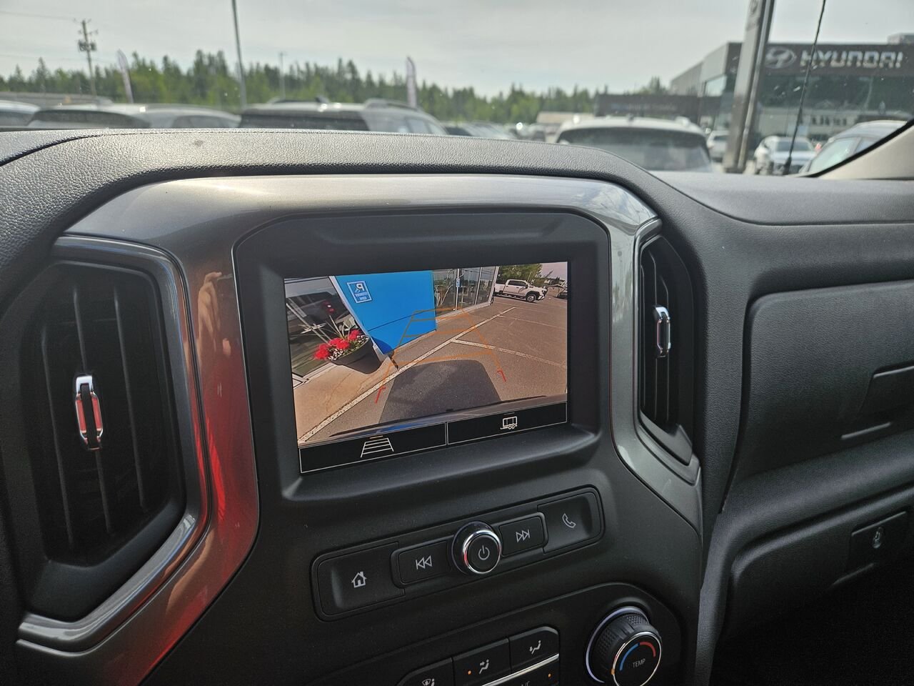 Chevrolet Silverado 1500 Custom Trail Boss cabine multiplace 4RM 157 po 2026 Gris sterling métallisé Thetford Mines - photo #8