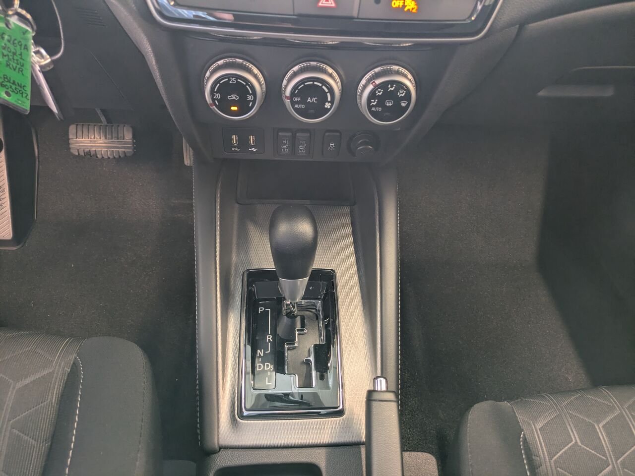 2021 Mitsubishi RVR White Gatineau - photo #9