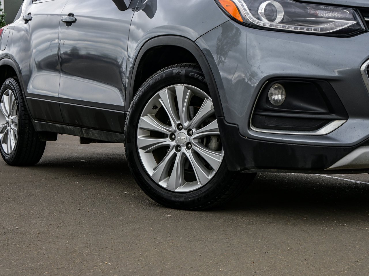 2020 Chevrolet Trax AWD 4dr Premier Grey Sherwood Park - photo #5