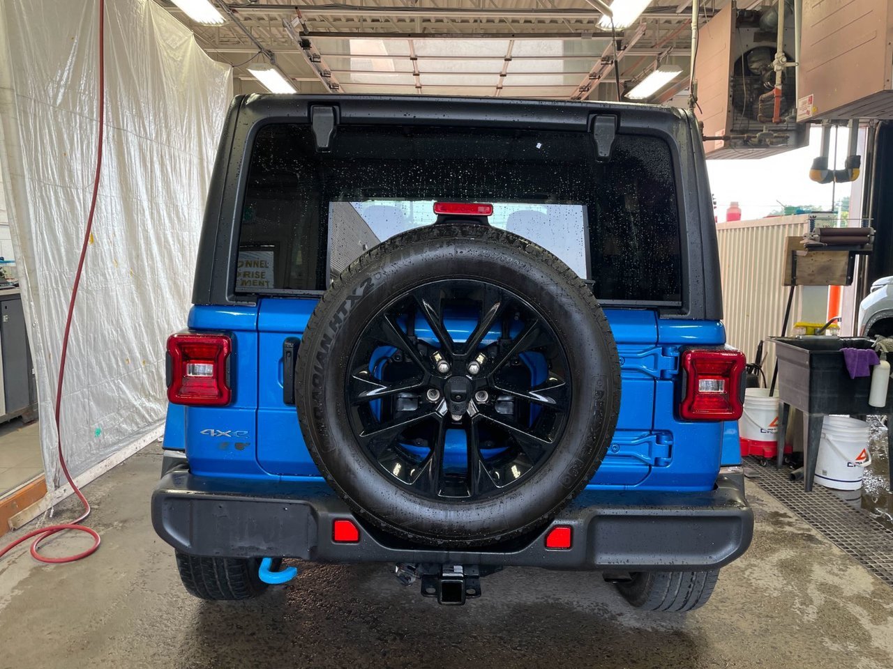 Jeep Wrangler 4xe SAHARA 4X4 GR TECH *NAV* CUIR SIÈGES CHAUFF ALPINE 2024 Bleu Saint-Jérôme - photo #7