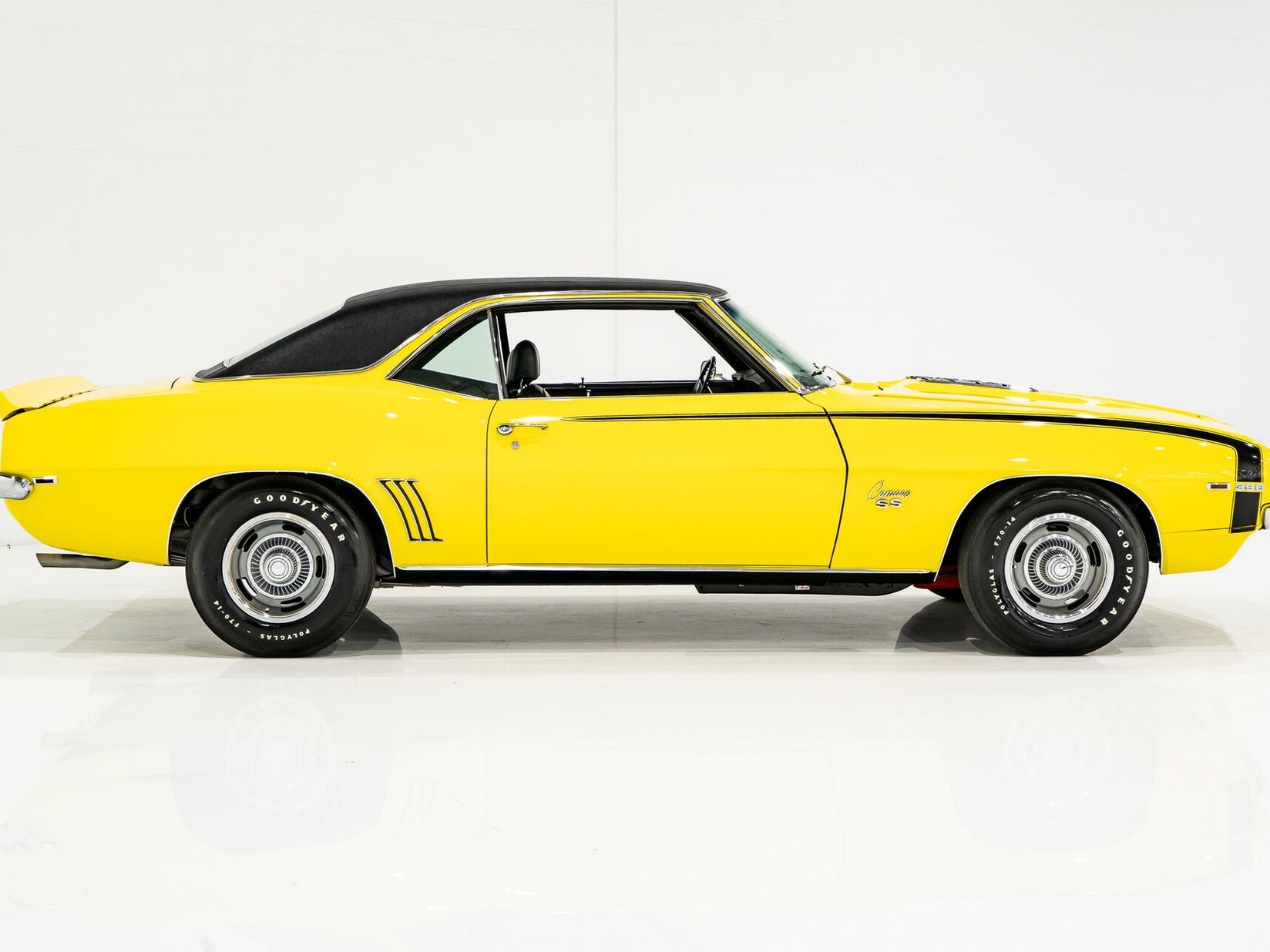 Chevrolet Camaro SS **PRIX EN USD** With factory A/C 1969 Jaune Montréal - photo #2