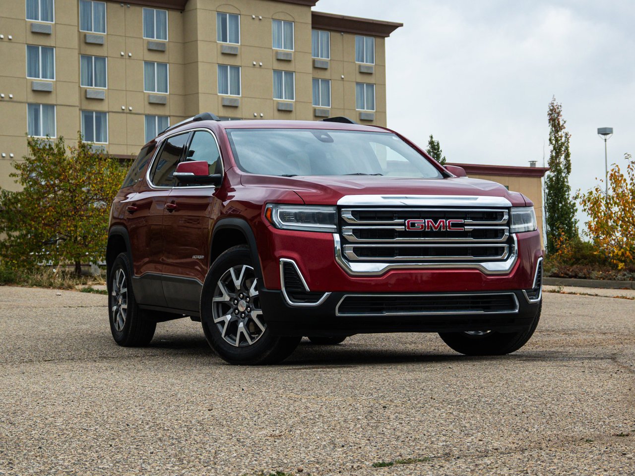 2023 GMC Acadia AWD 4dr SLE Red Sherwood Park - photo #1