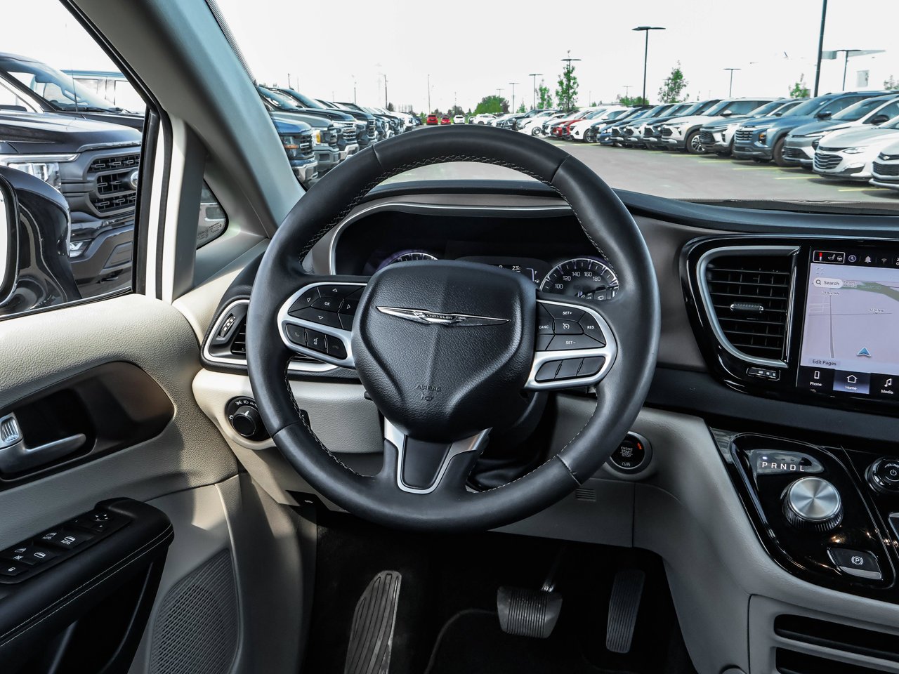 2024 Chrysler Grand Caravan SXT 2WD White Sherwood Park - photo #18