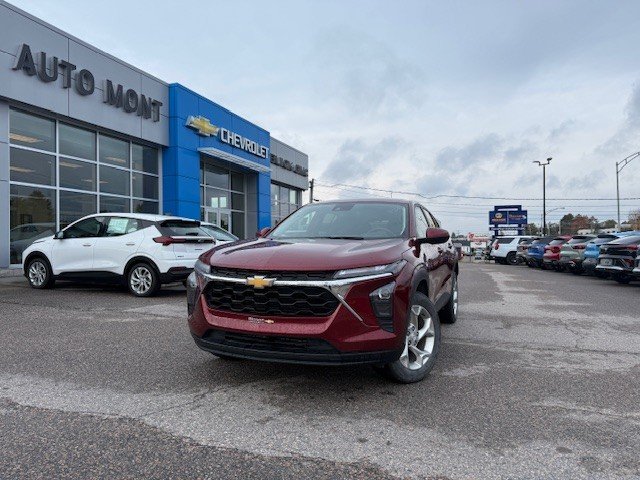 2025 CHEVROLET TRAX LS Red Mont-Laurier - photo #0