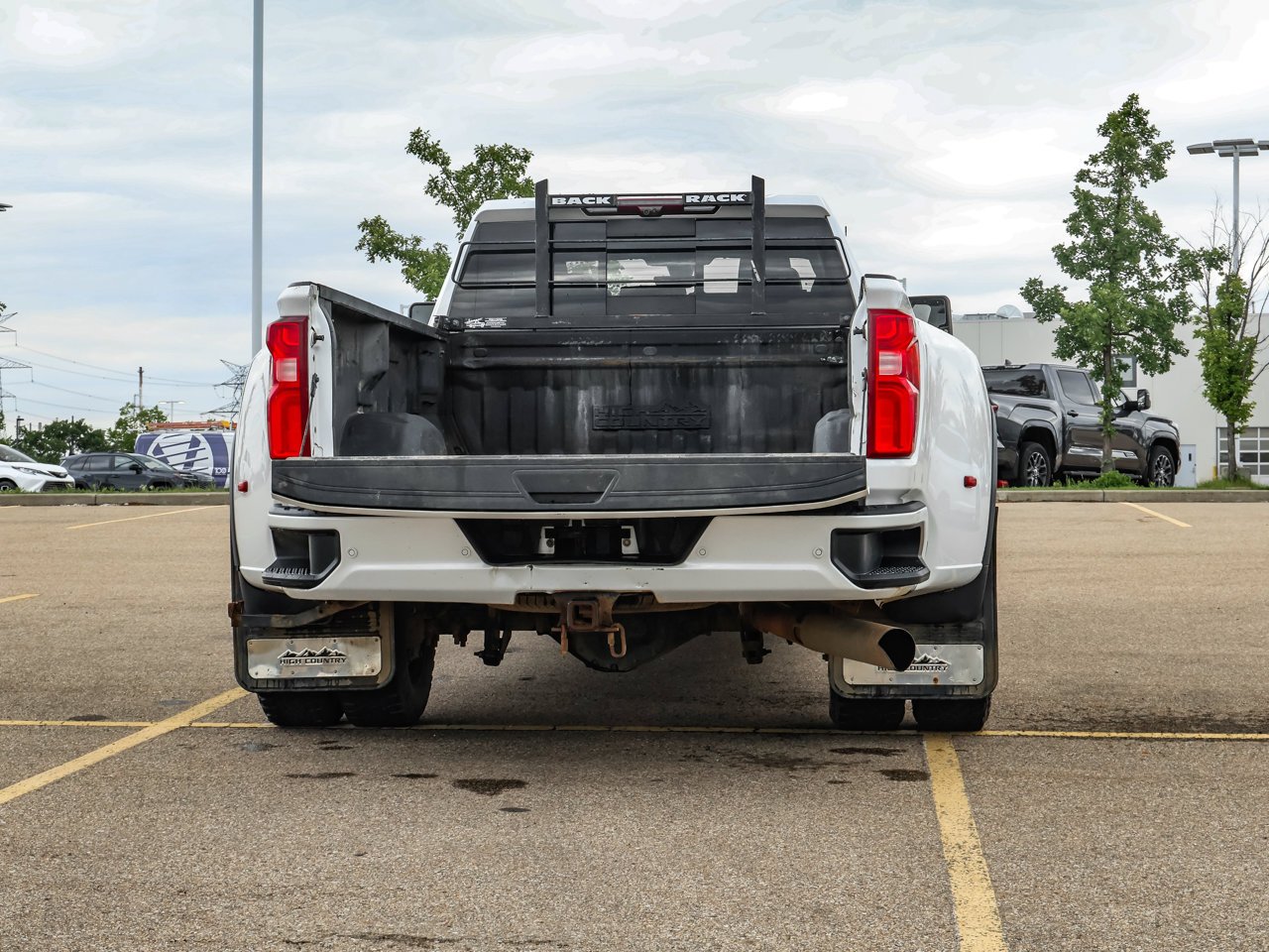 2021 Chevrolet Silverado 3500HD 4WD Crew Cab 172 High Country White Sherwood Park - photo #8