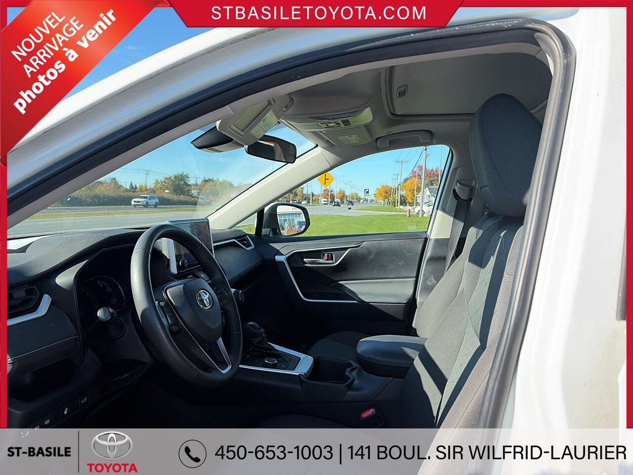 TOYOTA RAV4 Hybride 2023 Blanc Saint-Basile-le-Grand - photo #5