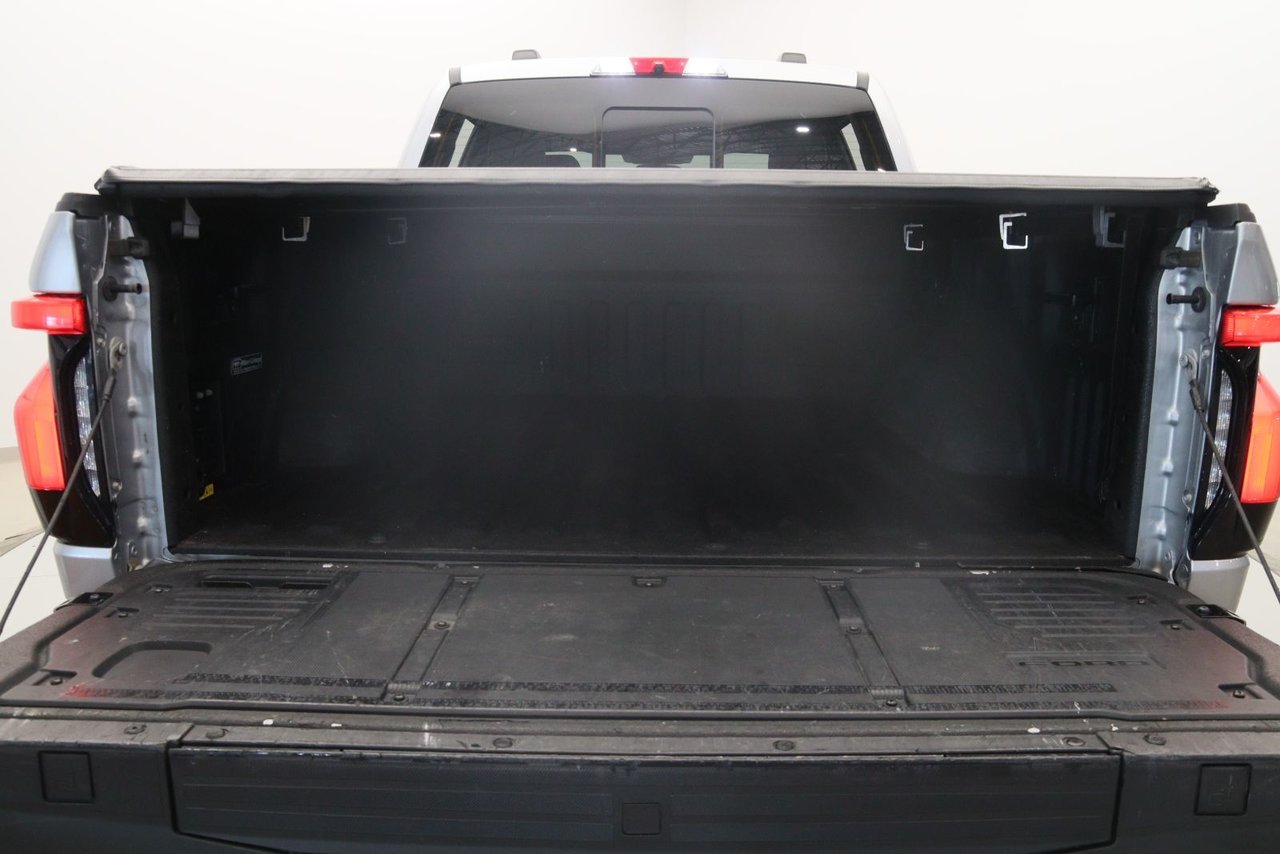 2023 Ford F-150 Lightning Black Baie-Comeau - photo #17