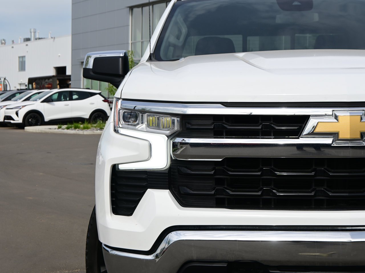 2024 Chevrolet Silverado 1500 4WD Crew Cab 147 LT White Sherwood Park - photo #4
