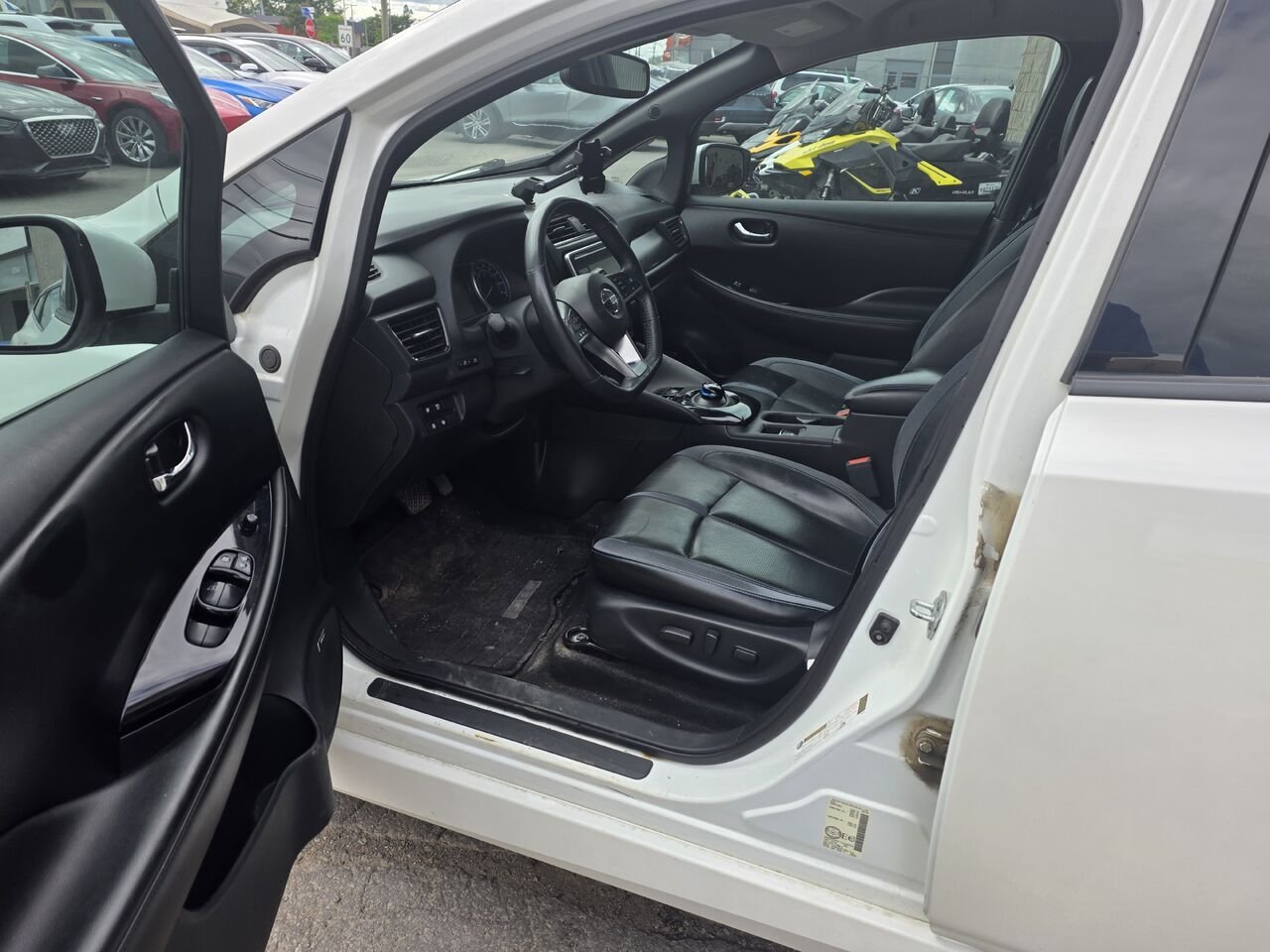 2018 Nissan LEAF White  - photo #10