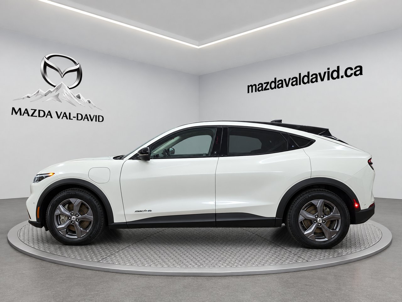 Ford Mustang Mach-E Sélect 2023 Blanc Val-David - photo #1