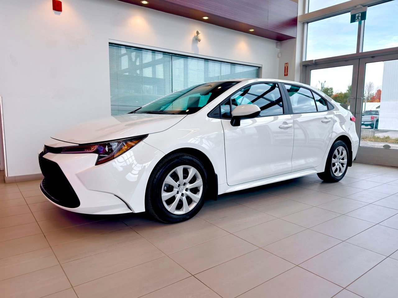 Toyota Corolla 2022 Blanc Notre-Dame-des-Prairies - photo #1